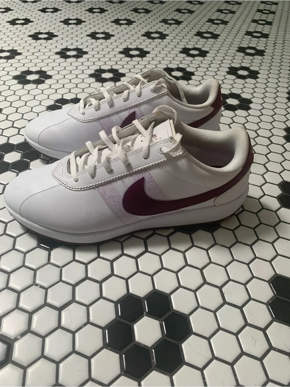Nike White Golf Shoes with Burgundy Swoosh
